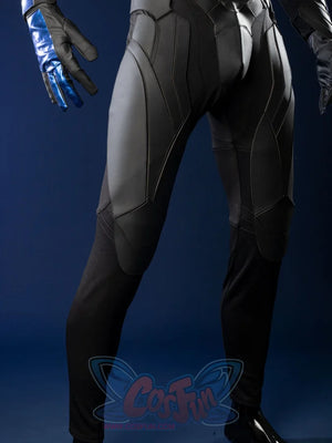 Nightwing cosplay costume - Lower body back view with black pants and blue gloves