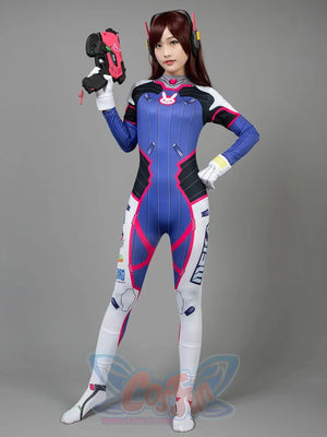 OW D.Va Hana Song cosplay bodysuit pairs pink-accented blue panels alongside a prop gun and headset.