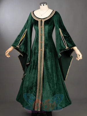 Alicent Hightower cosplay costume shapes a refined medieval queen look with teal court styling and robe lines.