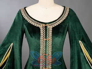Alicent Hightower cosplay costume shapes a refined medieval queen look with teal court styling and robe lines.
