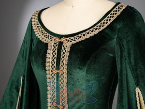 Alicent Hightower cosplay costume shapes a refined medieval queen look with teal court styling and robe lines.