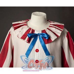 The cosplay costume about flando are brightly colored, mainly red and beige striped jumpsuits with ruffles on the collar, a blue bow on the chest, and red buttons, pleats on both sides of the buttons.