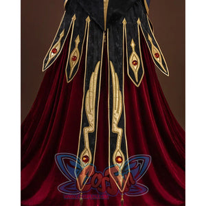 The cloak on the back is made of dark red velvet with golden decorative lines, the shoulder design is prominent, the combination of black and gold forms a strong contrast, the red gems embedded in it add a mysterious and noble atmosphere.
