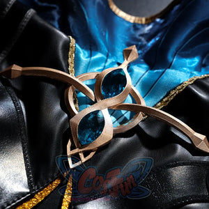 Honkai: Star Rail Anaxagoras Anaxa cosplay emblem sets blue gem inserts in a gold frame.