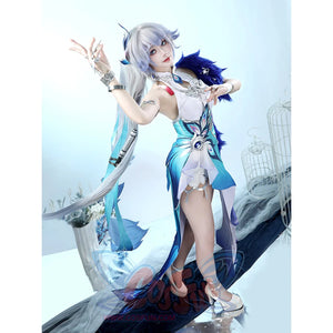 Yao Guang cosplay top view displaying the character's elegant pose with white and teal outfit details