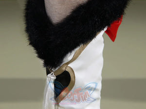 Genshin Impact Yaoyao cosplay collar frames gold-bordered V-neck opening beside black fur trim and red collar piece.