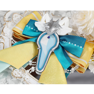 Nu: Carnival Garu Cosplay Costume, there is a yellow and green bow with a silver wolf-shaped decoration.