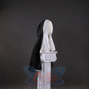 This veil features a striking visual contrast with a black-and-white color-block design, flowing lines that provide good coverage.