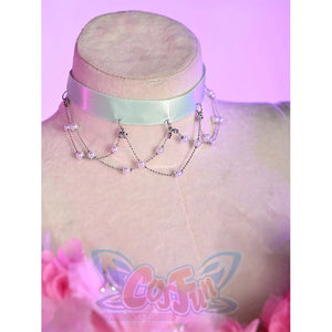 Close-up WinX Club Flora cosplay costume