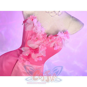 Close-up WinX Club Flora cosplay costume