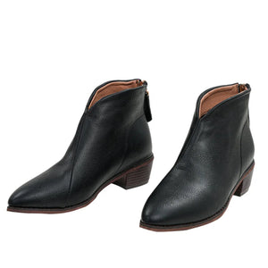 COSFUN Black Cat Felicia Hardy cosplay shoes feature black ankle boots shaped with pointed toes and slim heels.