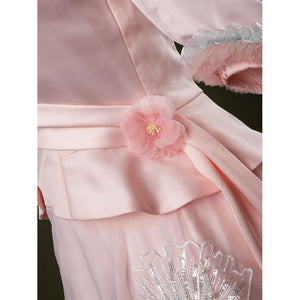 Close up Glinda cosplay costume middle part