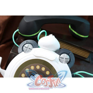 Zenless Zone Zero Dialyn cosplay panda phone waist bag close-up focuses on the round face and black strap trim