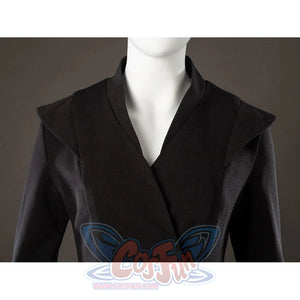 Rhaenyra Targaryen cosplay inner robe front detail shapes black lapels into a deep neckline.