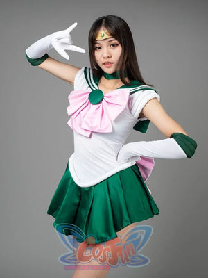 Sailor Jupiter cosplay costume side pose sets the white bodice against green skirt movement