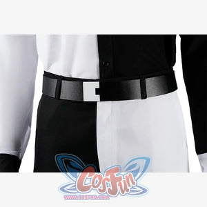 Harvey Dent Two-Face cosplay belt detail crosses the split shirt and pants at the waist.