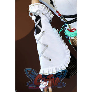 Zenless Zone Zero Dialyn cosplay side dress detail shows white lacing over black fabric beside the ruffled sleeve
