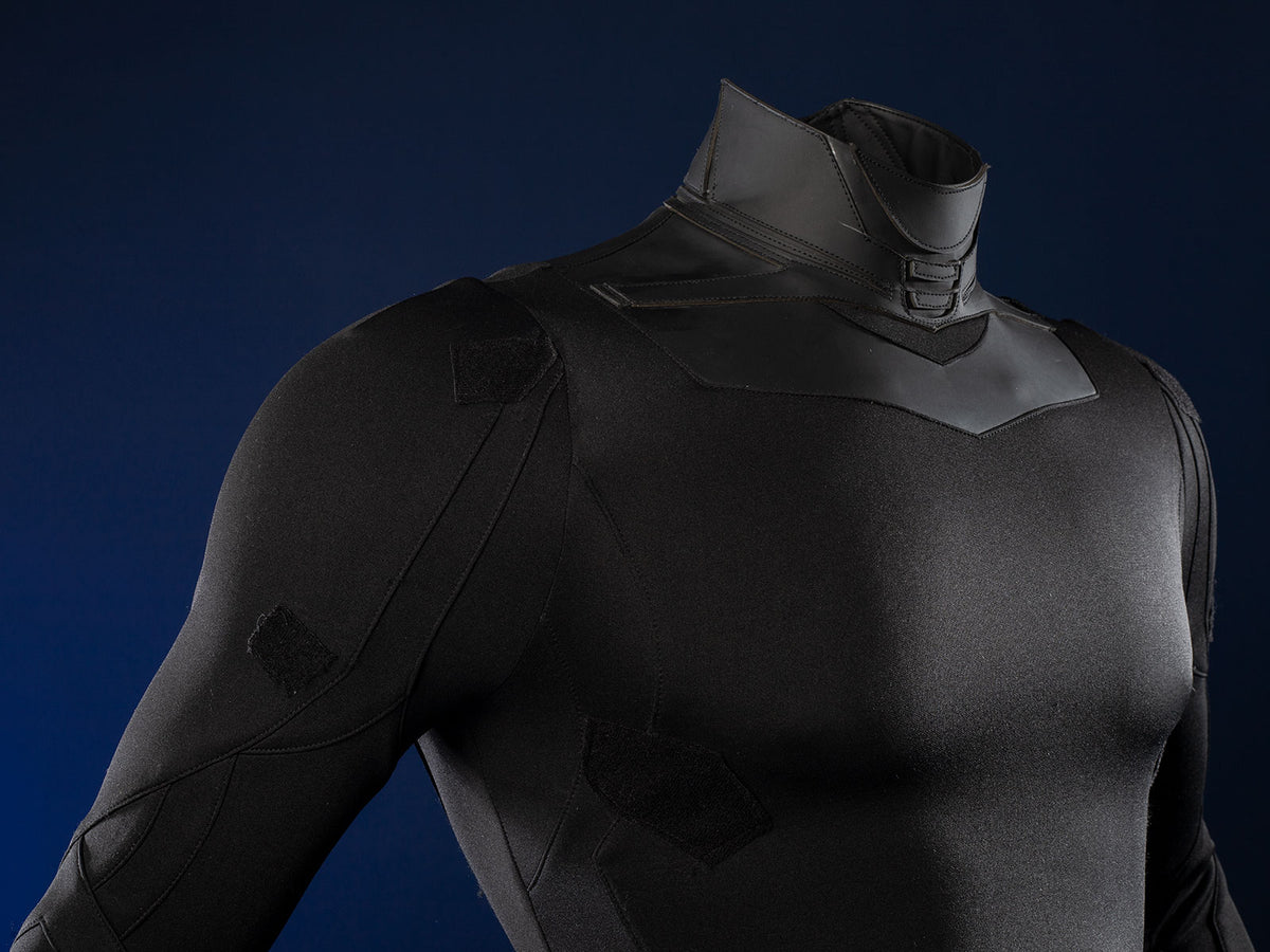 Nightwing cosplay costume - Torso and shoulder detail with black armor texture