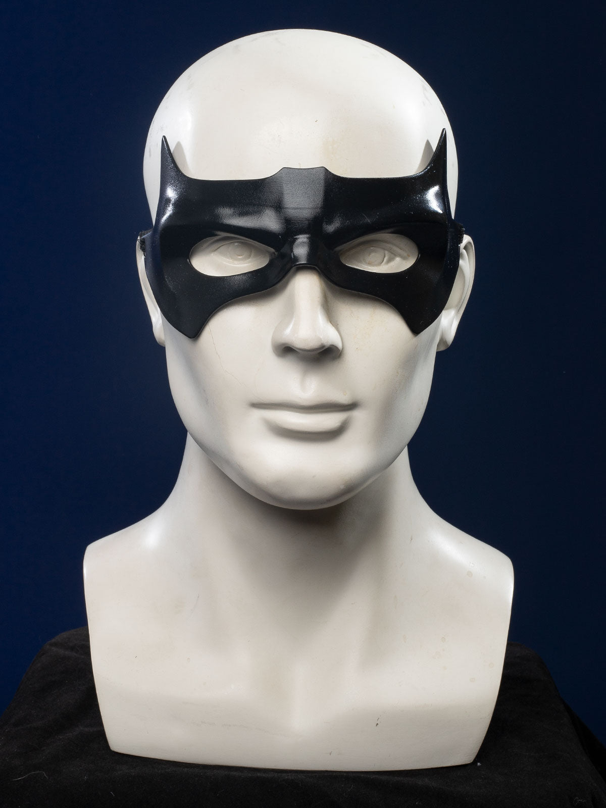 Nightwing cosplay costume - Black eye mask accessory with wing design details