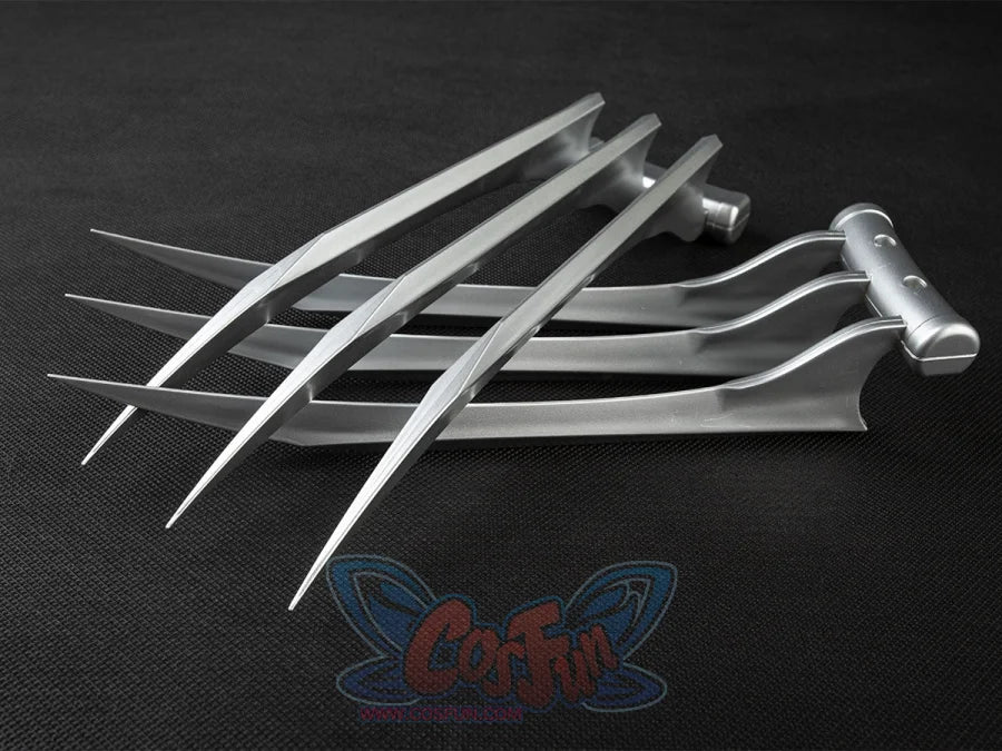 Wolf Claw Silver Blade cosplay prop pairs curved pointed blades over a ridged single grip handle.