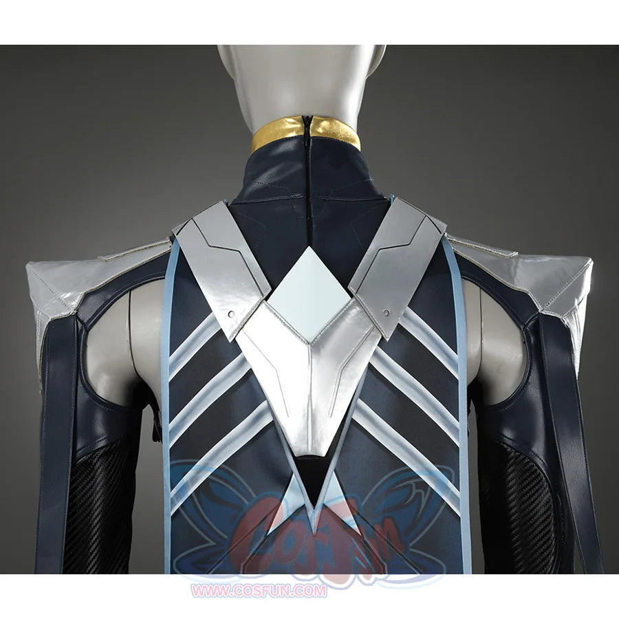 Game Rivals Ororo Munroe Cosplay costume&#39;s cape is dark blue with silver stripes, the geometric design on the back is very sharp.
