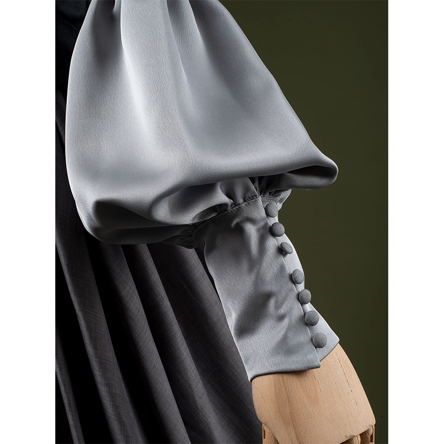 Attack of the Clones Padmé Amidala Cosplay Costume, the lower part has puff sleeves and fitted cuffs.