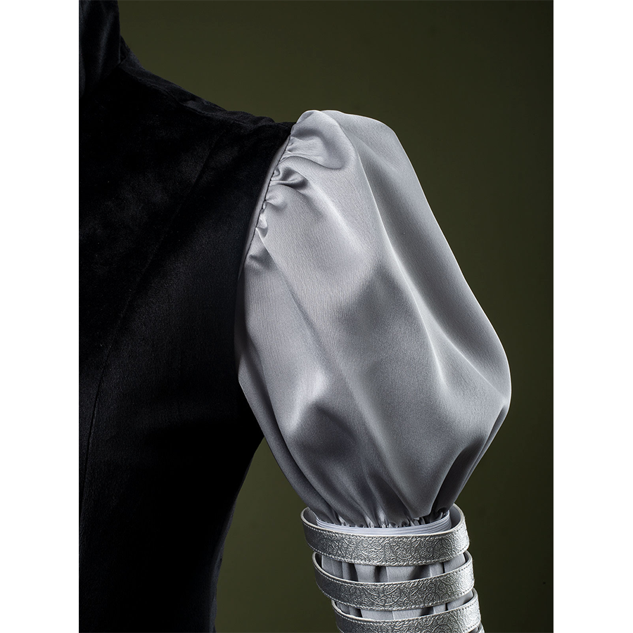 Attack of the Clones Padmé Amidala Cosplay Costume, the upper part features puff sleeves.