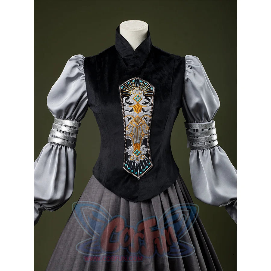 Attack of the Clones Padmé Amidala Cosplay Costume, cross-neck vest with a pattern decoration in the center.