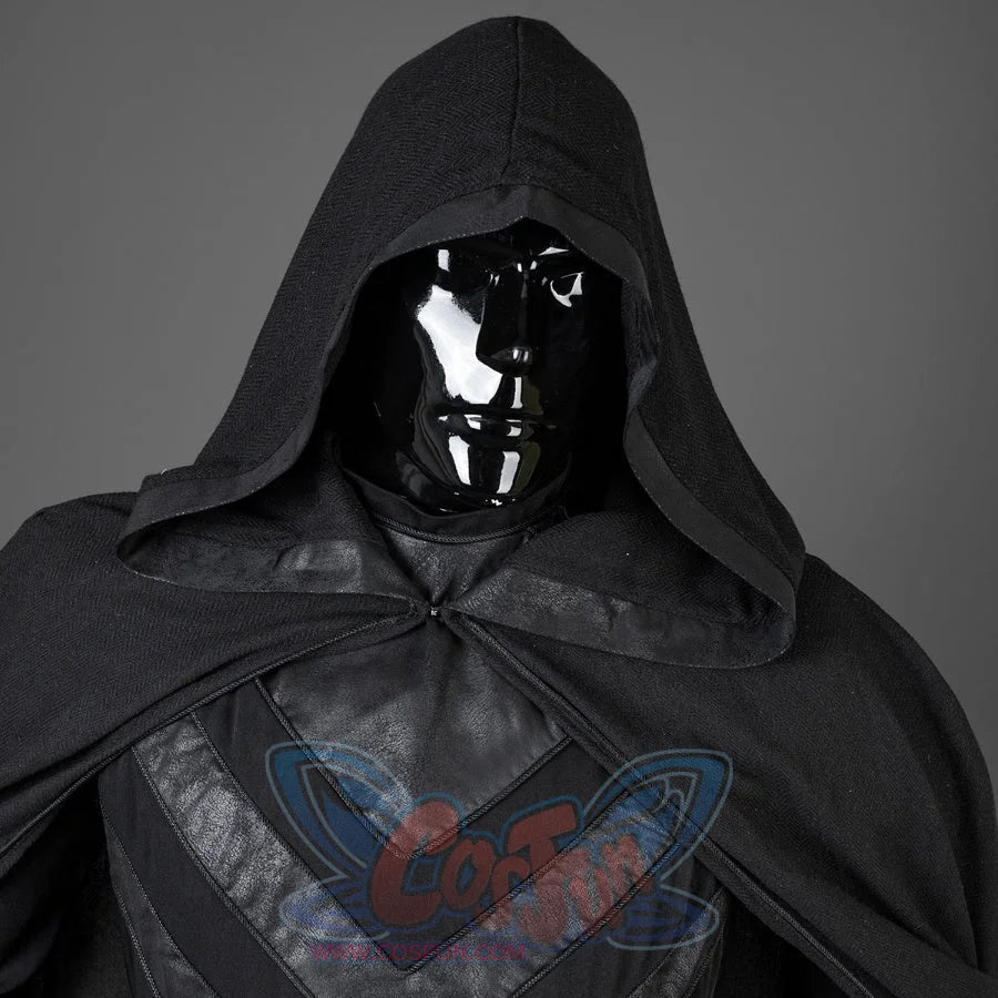 Focuses on the hooded cloak of Baylan Skoll’s cosplay costume, highlighting the fabric texture and the way it frames the mannequin’s head.