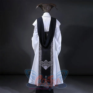 The black scarf hangs down from the shoulders, forming an elegant arc, and the black back piece is decorated with delicate patterns.