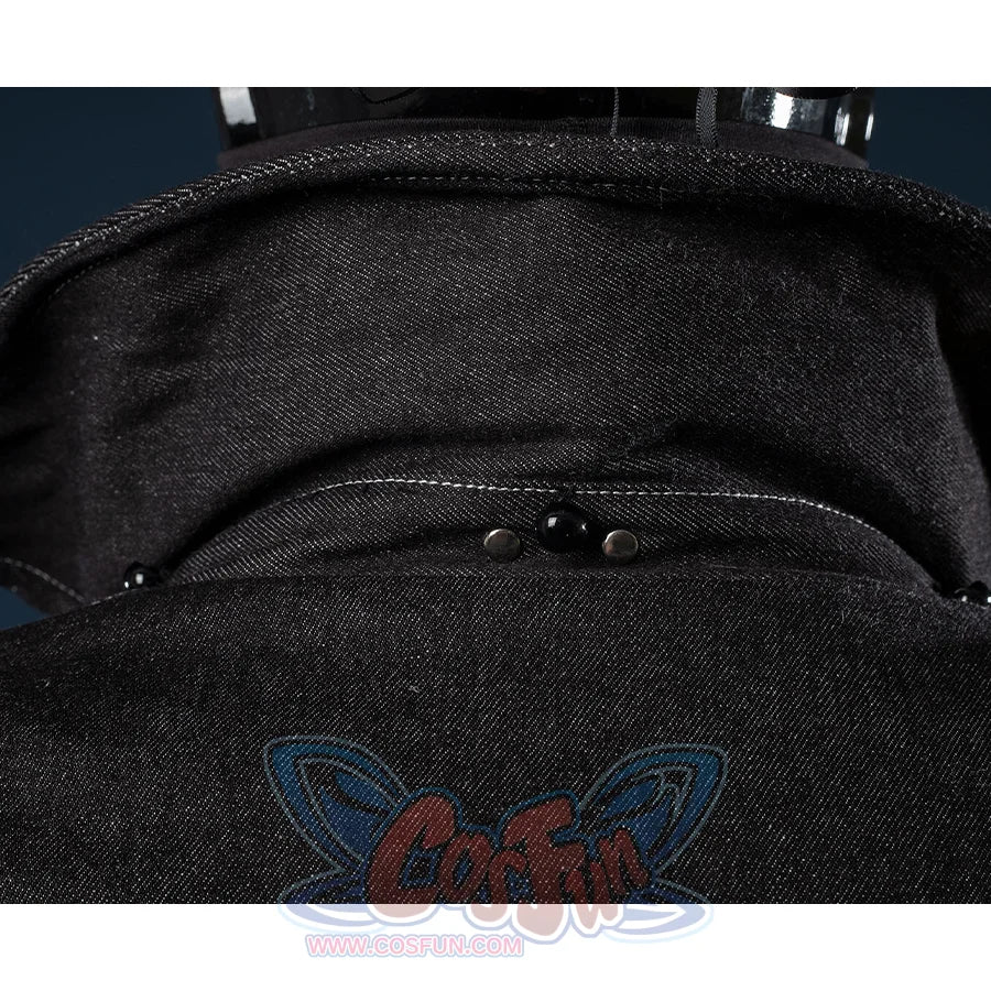 Bloodborne Hunter Ludwig Cosplay costume has three-dimensional and stylish collar, there are also black beads and metal buckles under the collar.