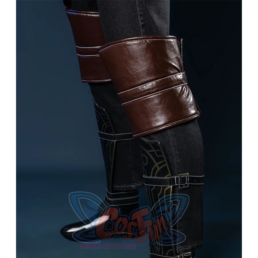 Bloodborne Hunter Ludwig Cosplay costume&#39;s side view of knee pads are made of the brown PU leather, same material as the vest.