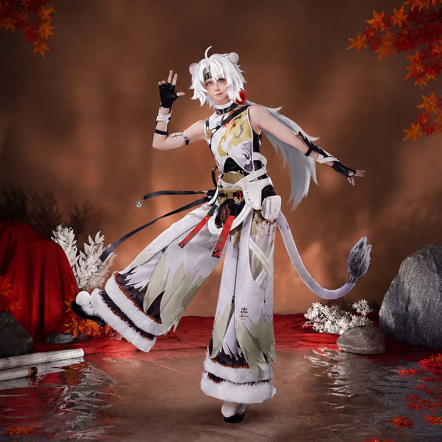 COSFUN Wuthering Waves Lingyang cosplay costume layers a yellow-print crop top over wide-leg pants trimmed in white faux fur.
