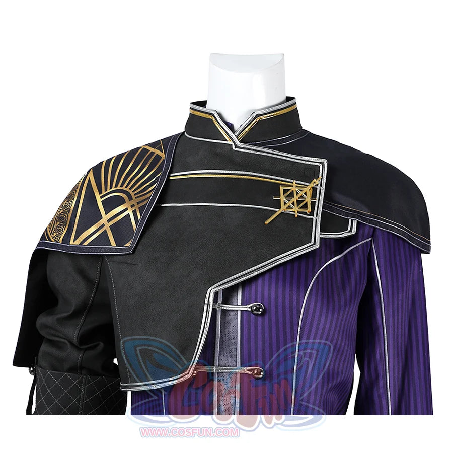 The irregularly shaped overcoat with golden and silver thread decoration.