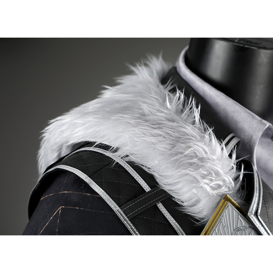 Clair Obscur: Expedition 33 Verso Cosplay Costume, showing white hairy collar.