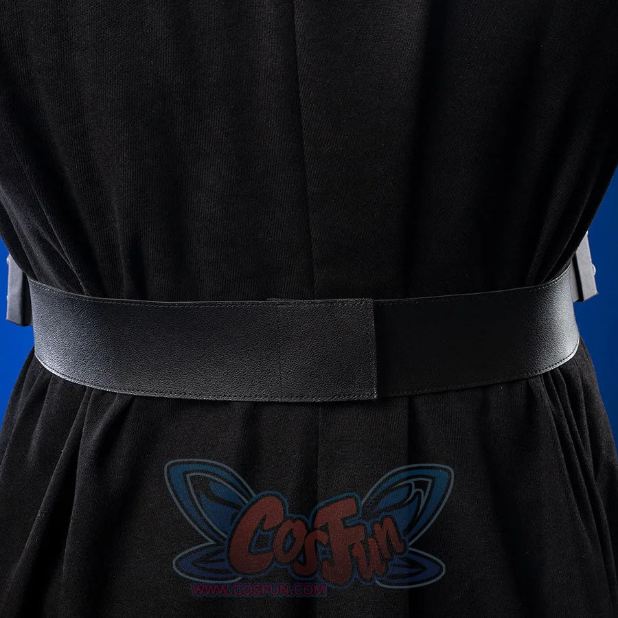 Luke Skywalker cosplay costume waist belt closeup with pleated black robe skirt detail