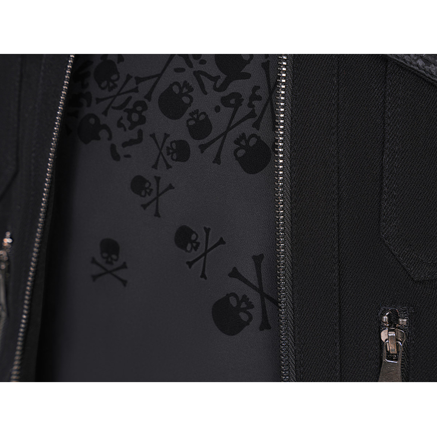 Final Fantasy XV Noctis Cosplay Costume, the T-shirt has a lot of skull prints.