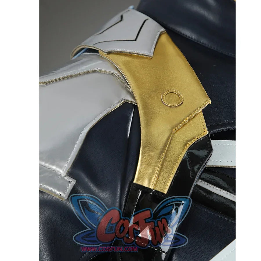 Game Rivals Ororo Munroe Cosplay costume has many gold and silver details, the upper body has metallic shoulder armor.