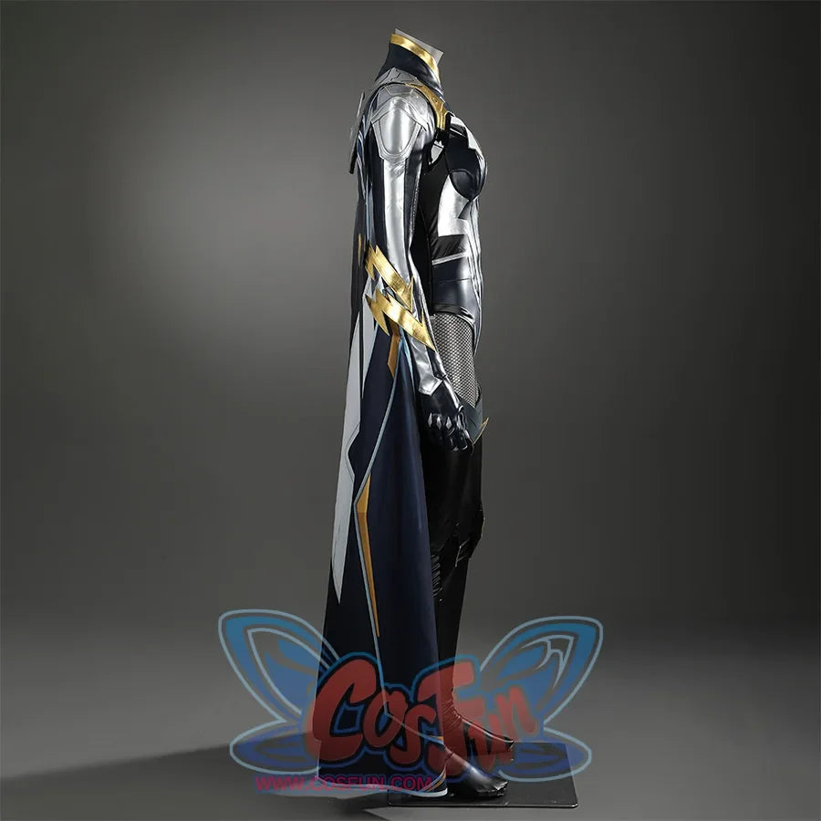 Game Rivals Ororo Munroe Cosplay costume&#39;s side view show the prominent silver metallic shoulder armor and waist design, and there are golden lightning-shaped ornaments on the arms, which show the power of the character.