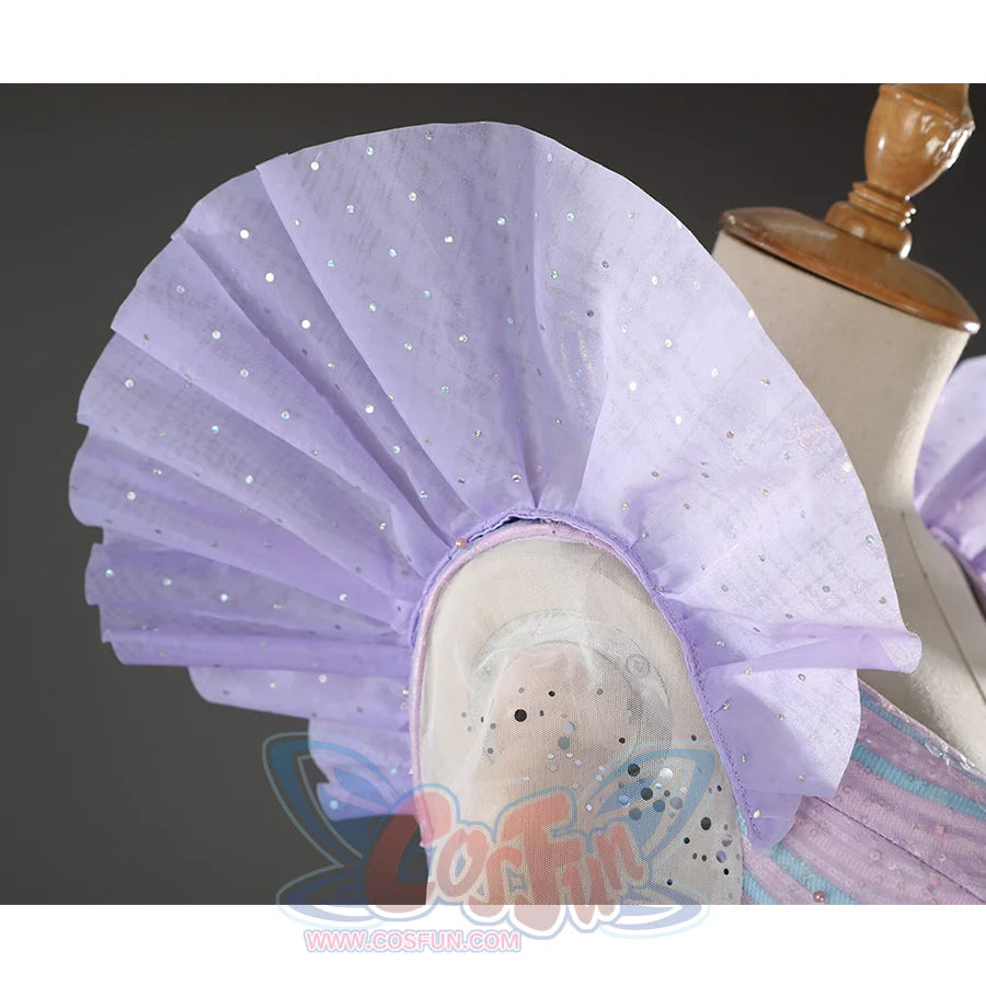 Glinda Cosplay Costume Premium Version, the shoulders feature exaggerated, detachable flutter sleeves.