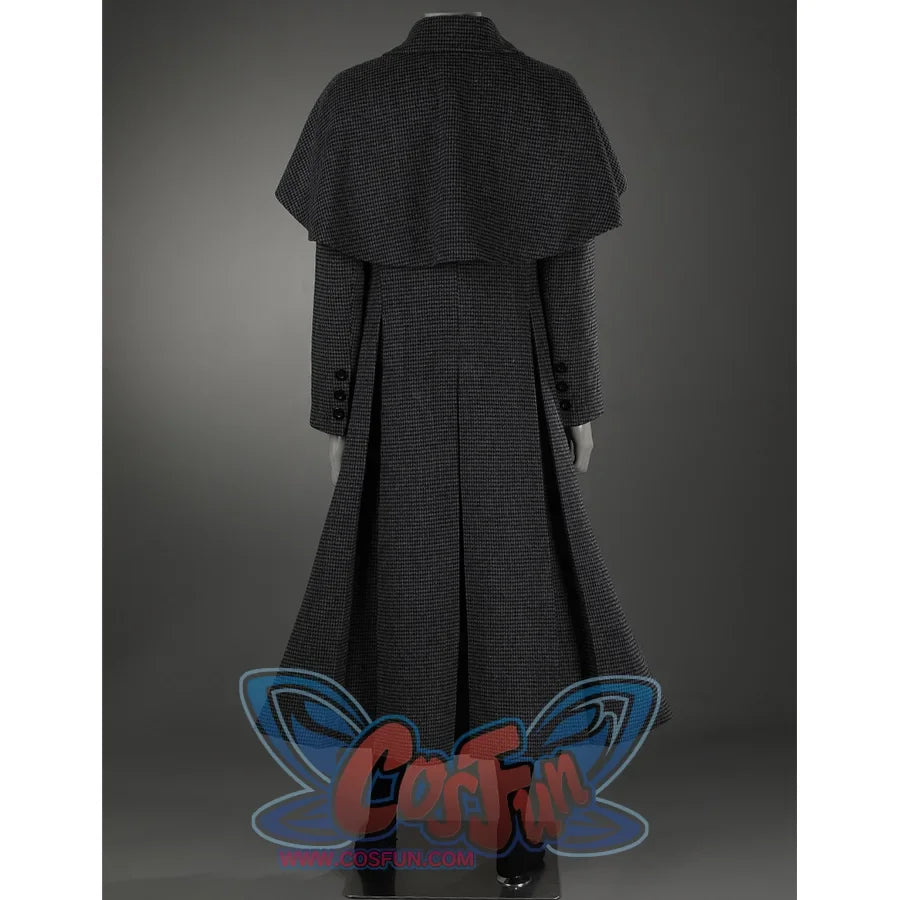 The coat is a long double-breasted coat with a shawl design on the shoulders and a plaid pattern. Inside is a striped suit, a knitted vest and a shirt. Below is a black pleated long skirt and black socks.