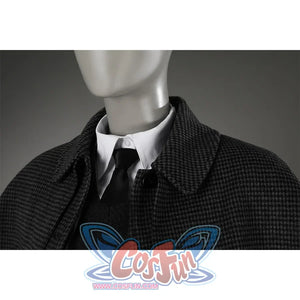 The coat collar is upright and stylish, the fabric looks textured and has a plaid pattern, it has strong college style.