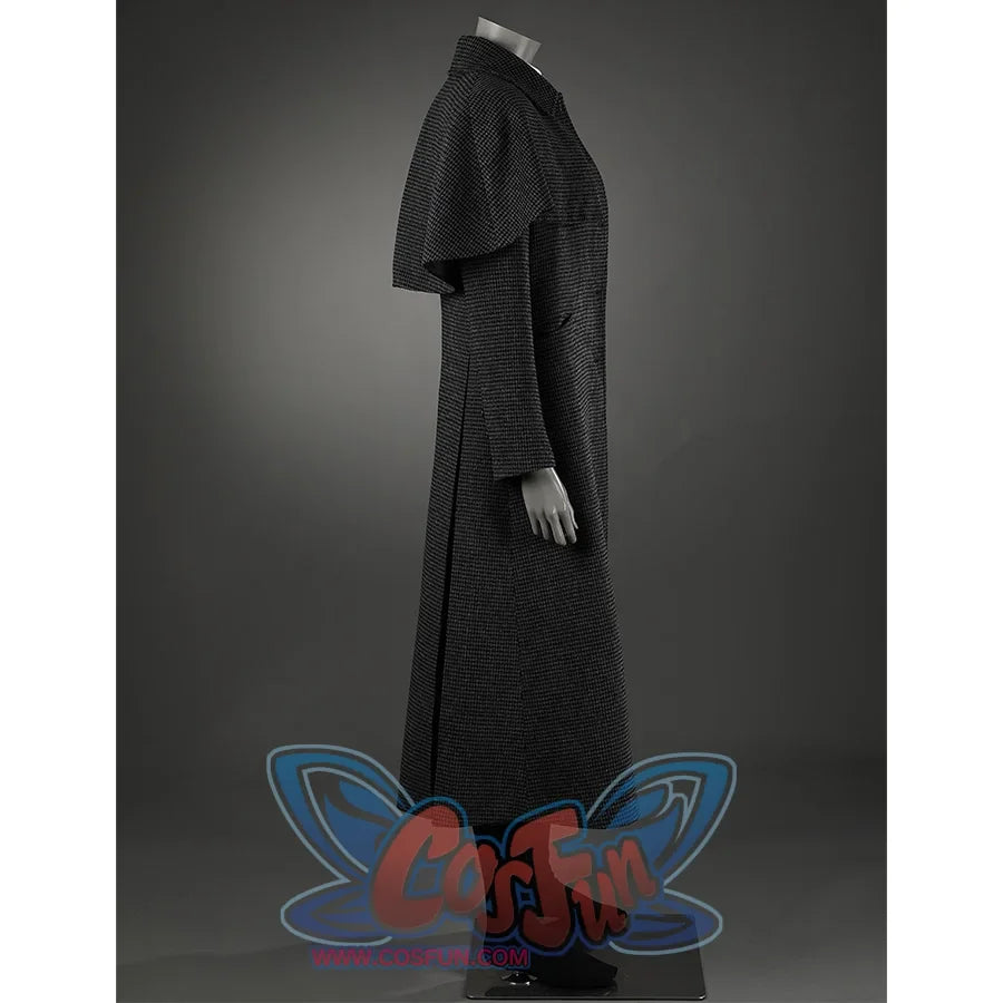 The coat is a long double-breasted coat with a shawl design on the shoulders, the whole coat is long and slim, with a slightly tightened waist and a natural drape at the hem.