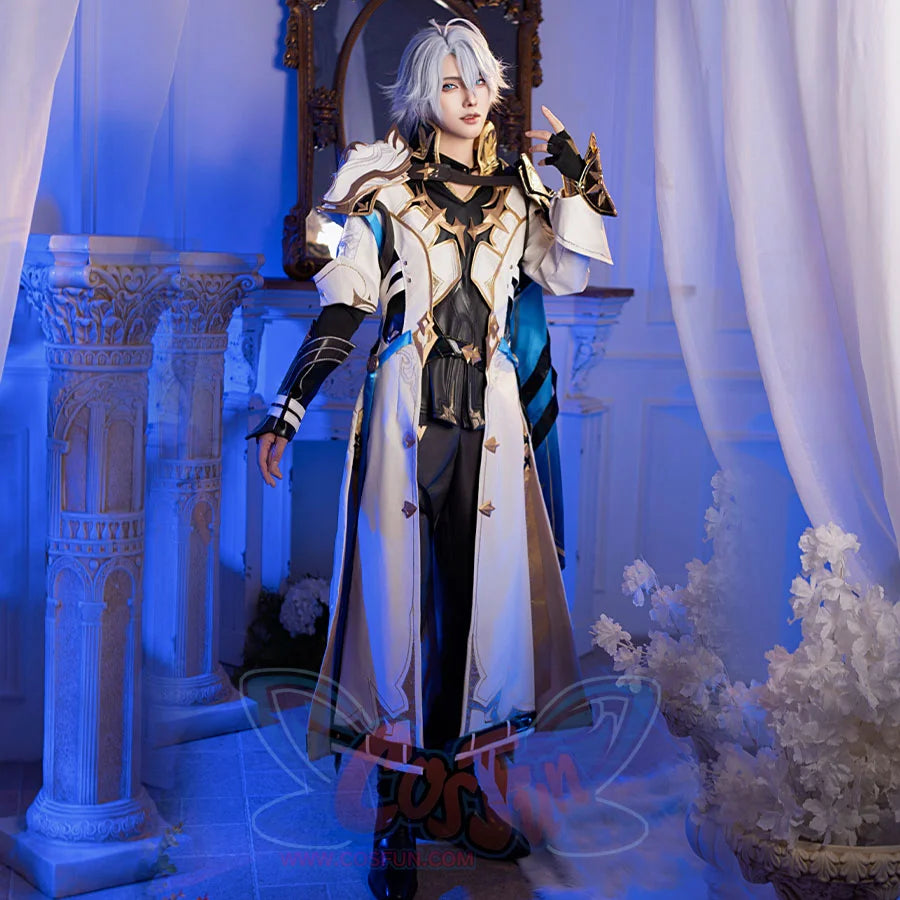 Honkai: Star Rail Phainon cosplay full outfit balances armored gauntlets against a single fingerless black glove.