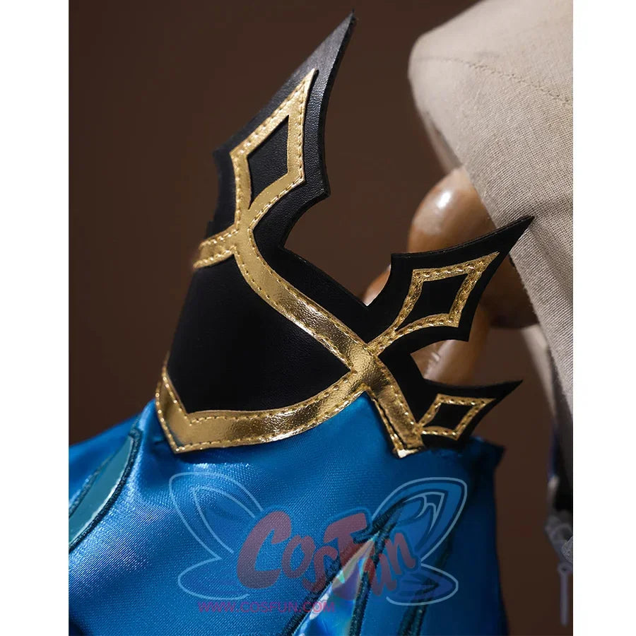 The shoulders are hollowed out and decorated with black and gold-rimmed shoulder guards.