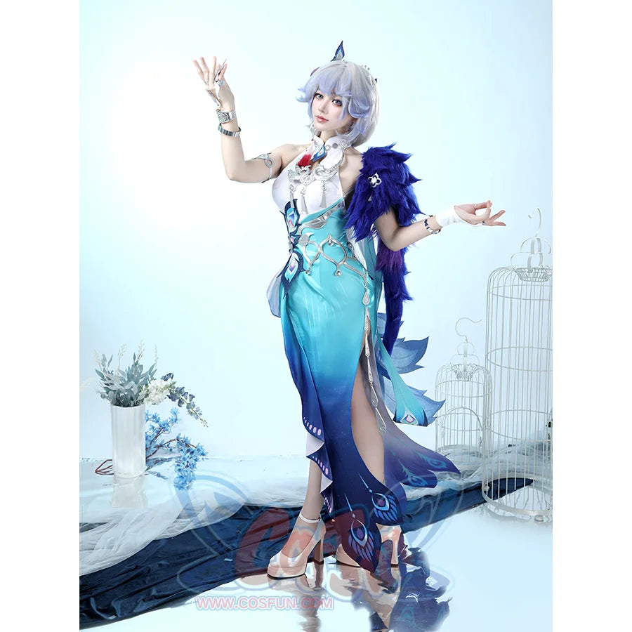 Yao Guang cosplay left side view showcasing the flowing teal dress and blue feathered cape detail