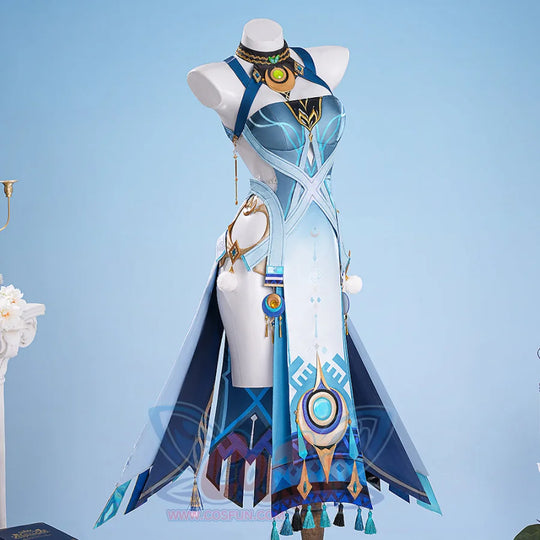 Focuses on the gold - green neckpiece, intricate chest patterns, and hanging chains, showcasing detailed upper - body decor.