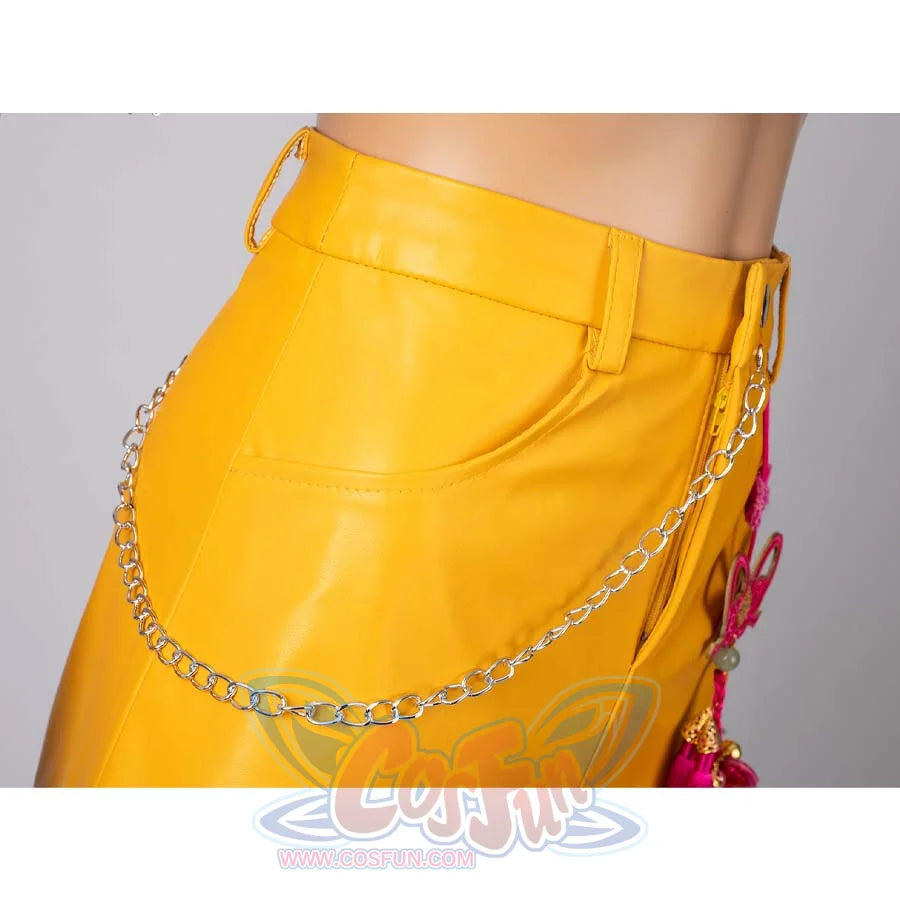Close - up of a silver chain attached to the pocket of Mira’s yellow cosplay skirt.