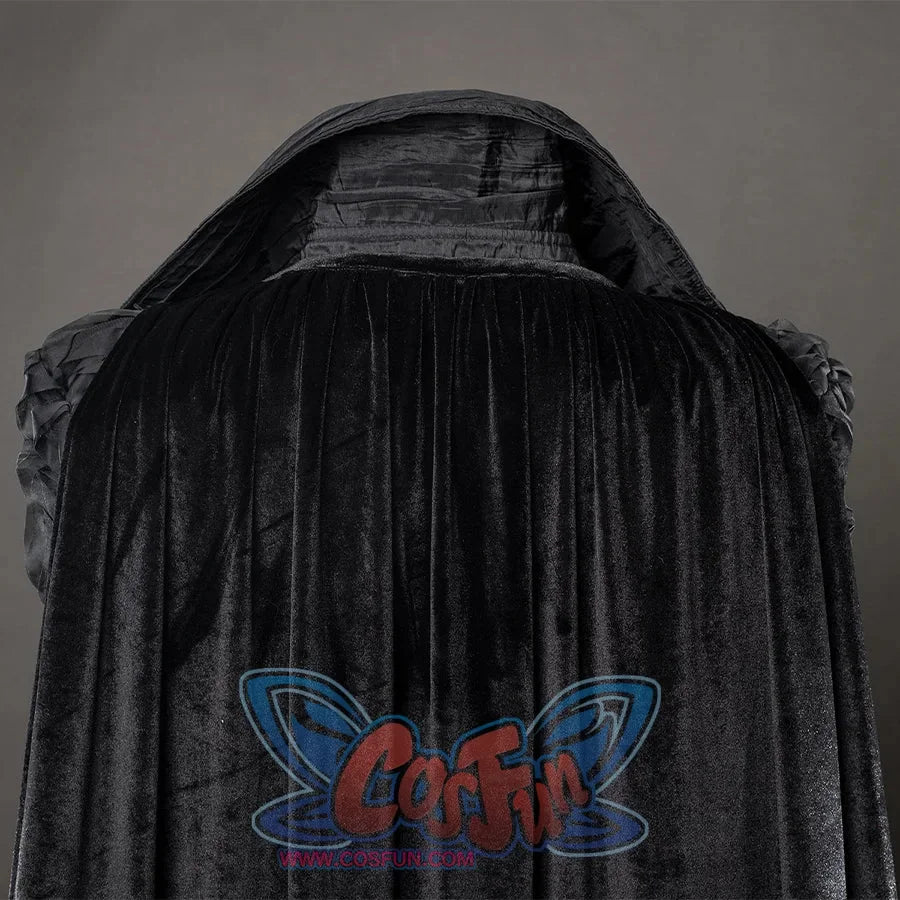 Wicked: For Good Elphaba Cosplay costume&#39;s back view is black velvet cape, it&#39;s wide and long.