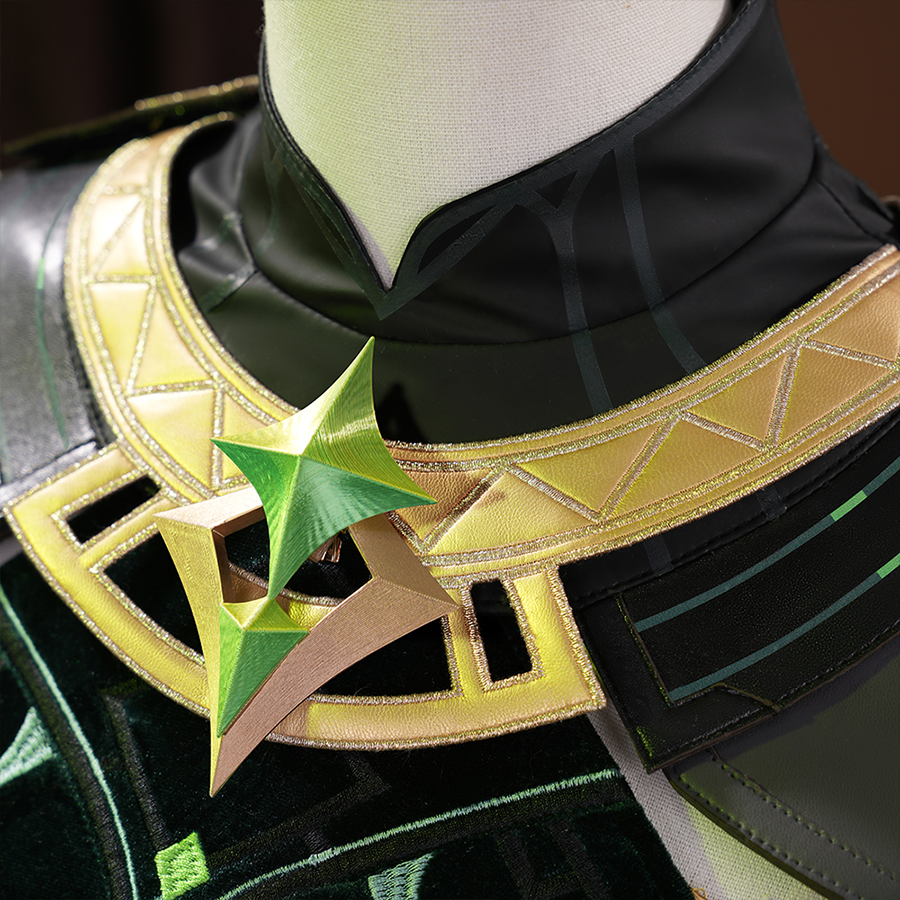 Genshin Impact Nefer Cosplay Costume , there is a golden and green decoration prop.